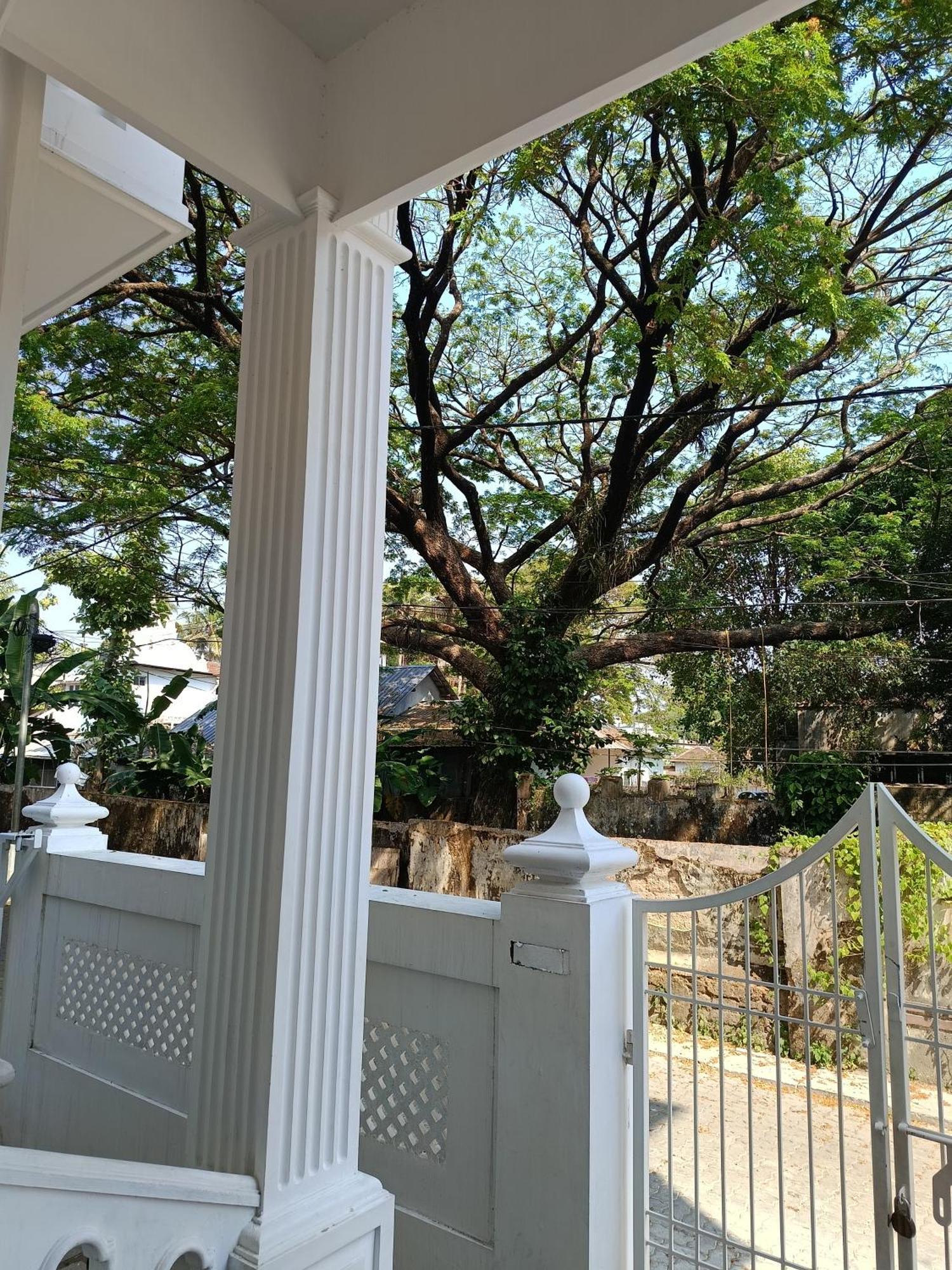 Elzas Fort Inn Kochi Exterior photo